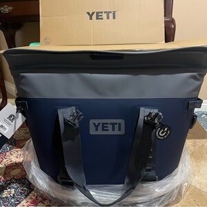 Yeti M30 Hopper Tote Cooler Bag Navy Blue